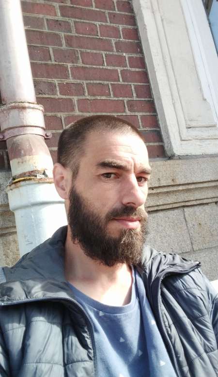 Photo ads/2649000/2649130/a2649130.jpg : H très actif envie de faire sucer