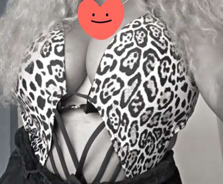 Photo ads/2650000/2650593/a2650593.jpg : Nanie gros sein en photo réel