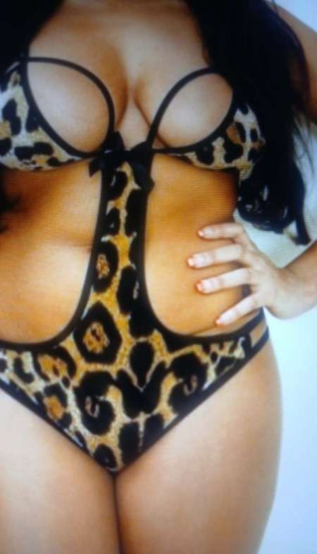 Photo ads/2651000/2651595/a2651595.jpg : Femme seins généreuse ;