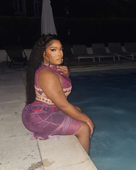 Photo ads/2654000/2654837/a2654837.jpg : Jolie trans curvy de passage sur l'île