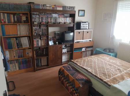 Photo ads/2655000/2655920/a2655920.jpg : Pr tres JF en galere cherchant un toit oû dormir