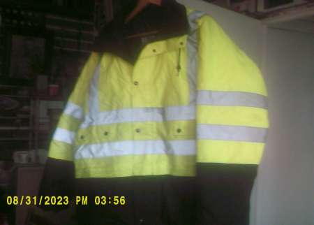 Photo ads/2656000/2656314/a2656314.jpg : blouson moto a fluo