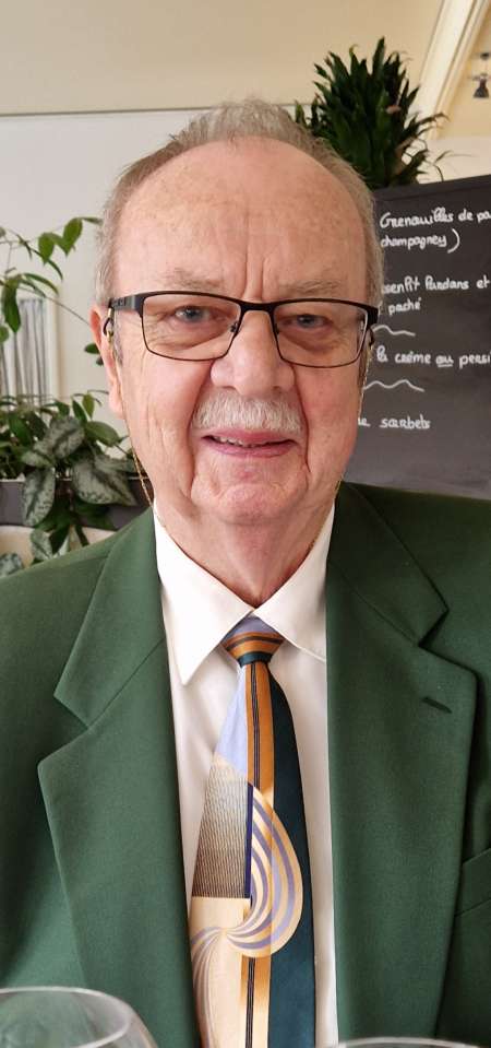 Photo ads/2657000/2657030/a2657030.jpg : Sugar Daddy cherche jeune fille 18 / 28 ans .