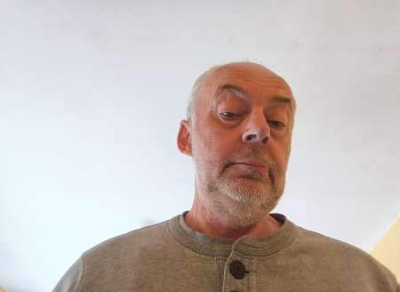 Photo ads/2658000/2658010/a2658010.jpg : Gentleman 65 ans pour soutien et complicité