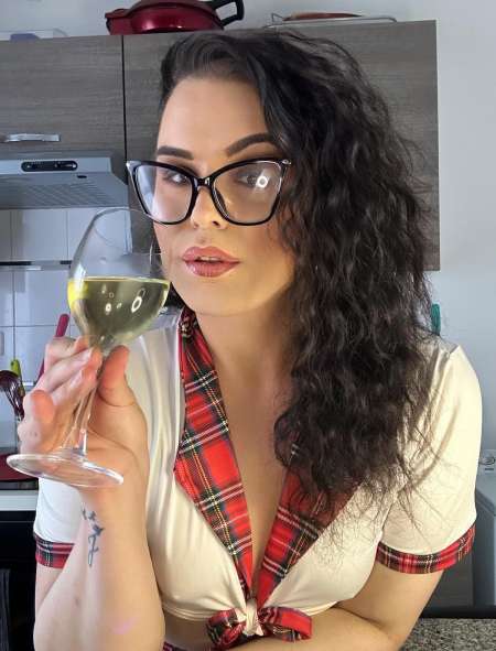 Photo ads/2659000/2659830/a2659830.jpg : Belle Tania Portugaise efféminé