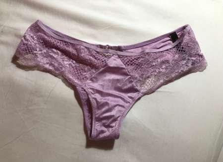 Photo ads/2660000/2660371/a2660371.jpg : Pour s'amuser avec les culottes de ma femme