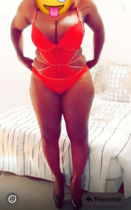 Photo ads/2660000/2660462/a2660462.jpg : Sandrine aime cunnilingus