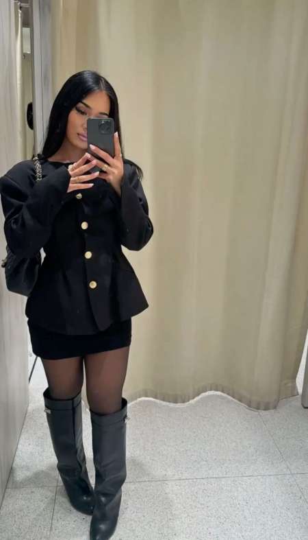 Photo ads/2660000/2660784/a2660784.jpg : Jeune étudiante cherche money slave