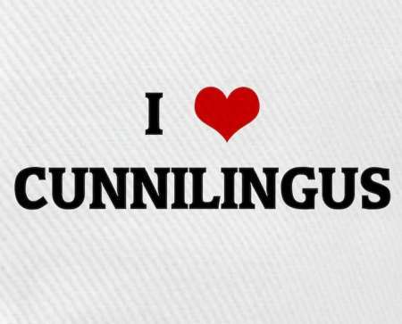 Photo ads/2663000/2663008/a2663008.jpg : HOMME CHERCHE FEMME POUR LUI FAIRE UN CUNNILINGUS.